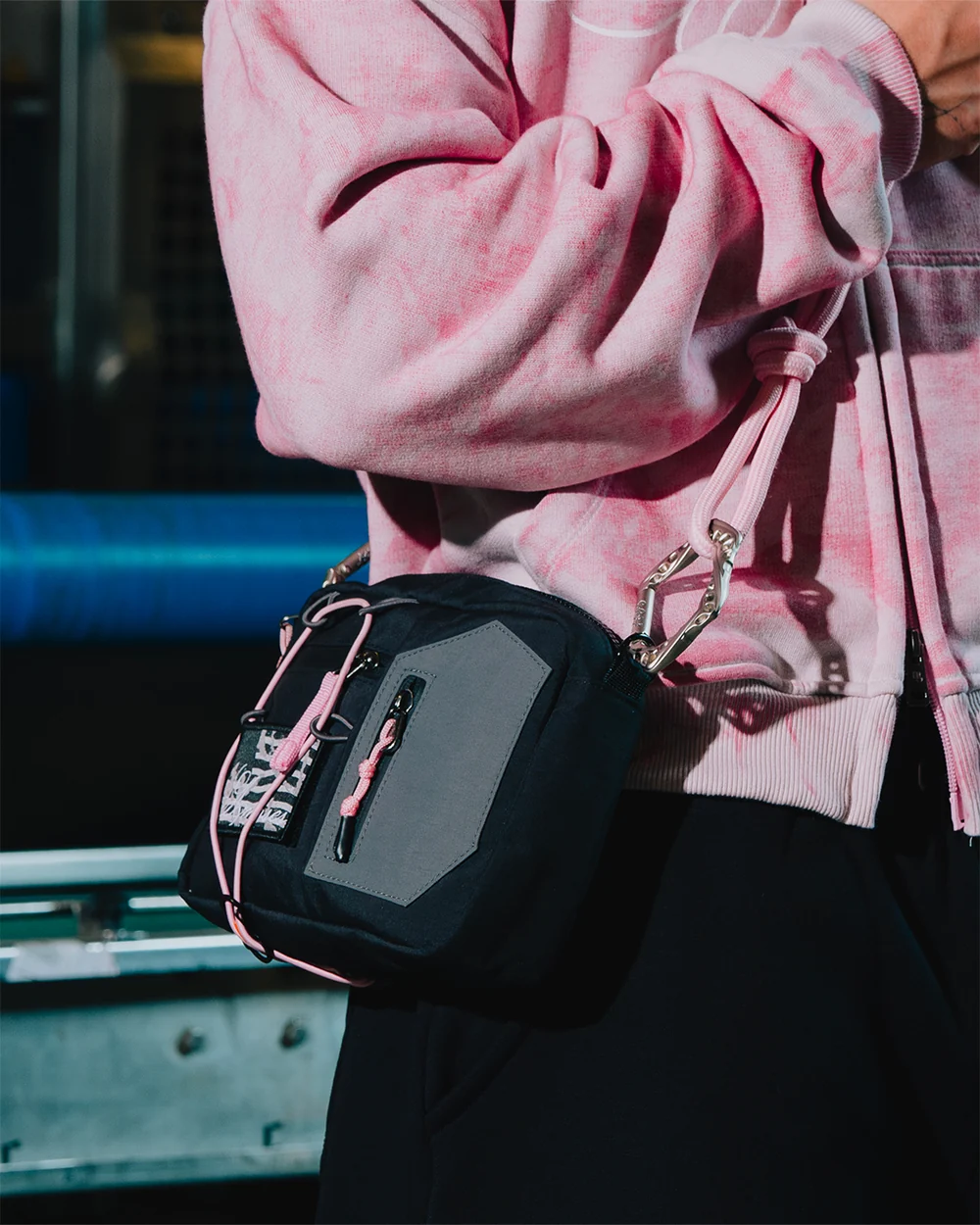 UNDERLOCK BLACK HANDBAG — view 3