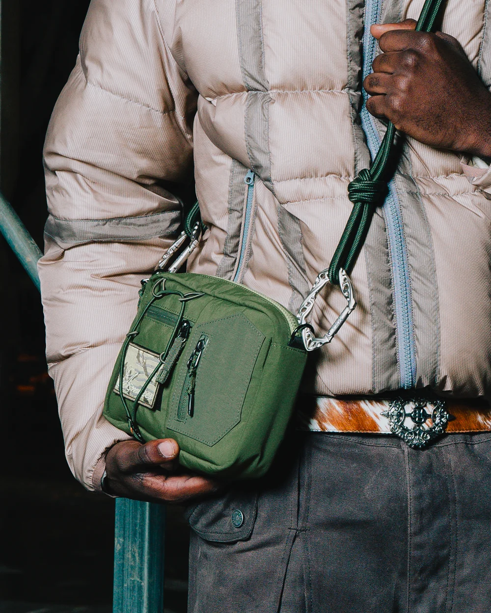 UNDERLOCK KAKI HANDBAG — view 4